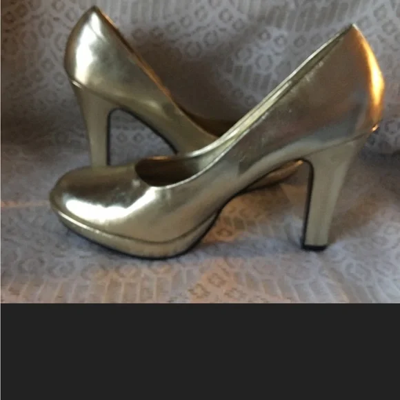 Anne Michelle Gold Platform Heels - Picture 2 of 8